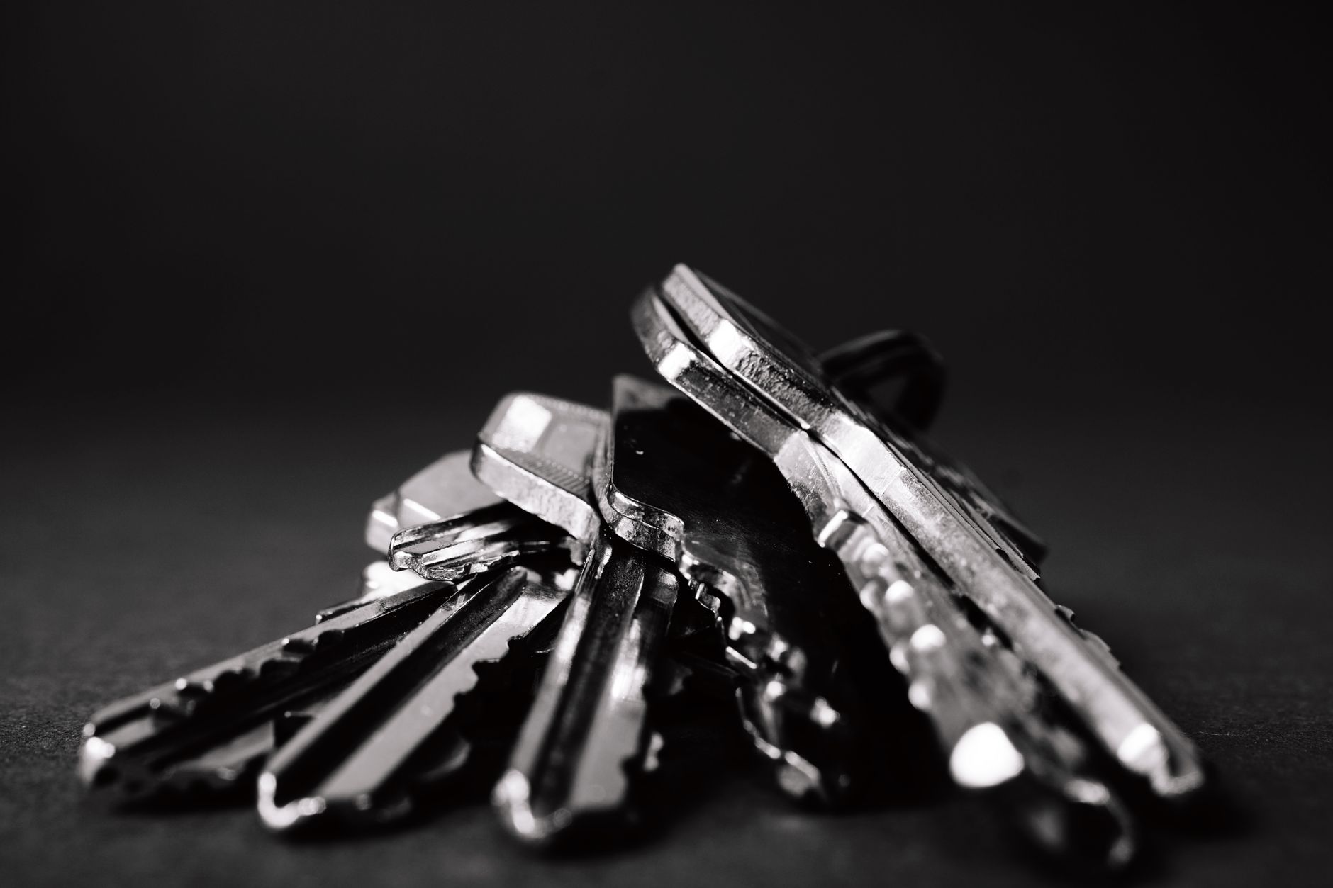 Kuvituskuva: kasa metallisia avaimia